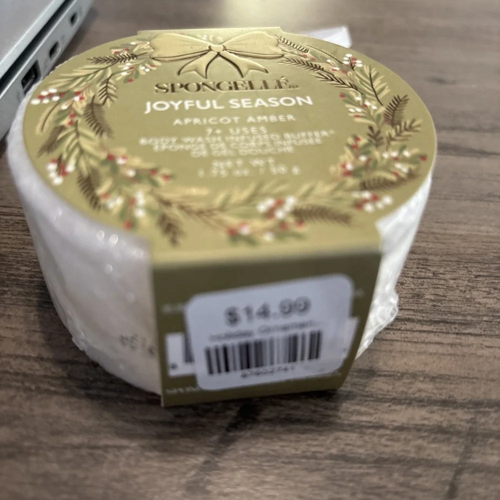New Spongelle Holiday Ornament Infused Bath Sponge Apricot Amber